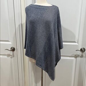 J. Mclaughlin Poncho 70% Wool 30% Cashmere Blue & White One Size